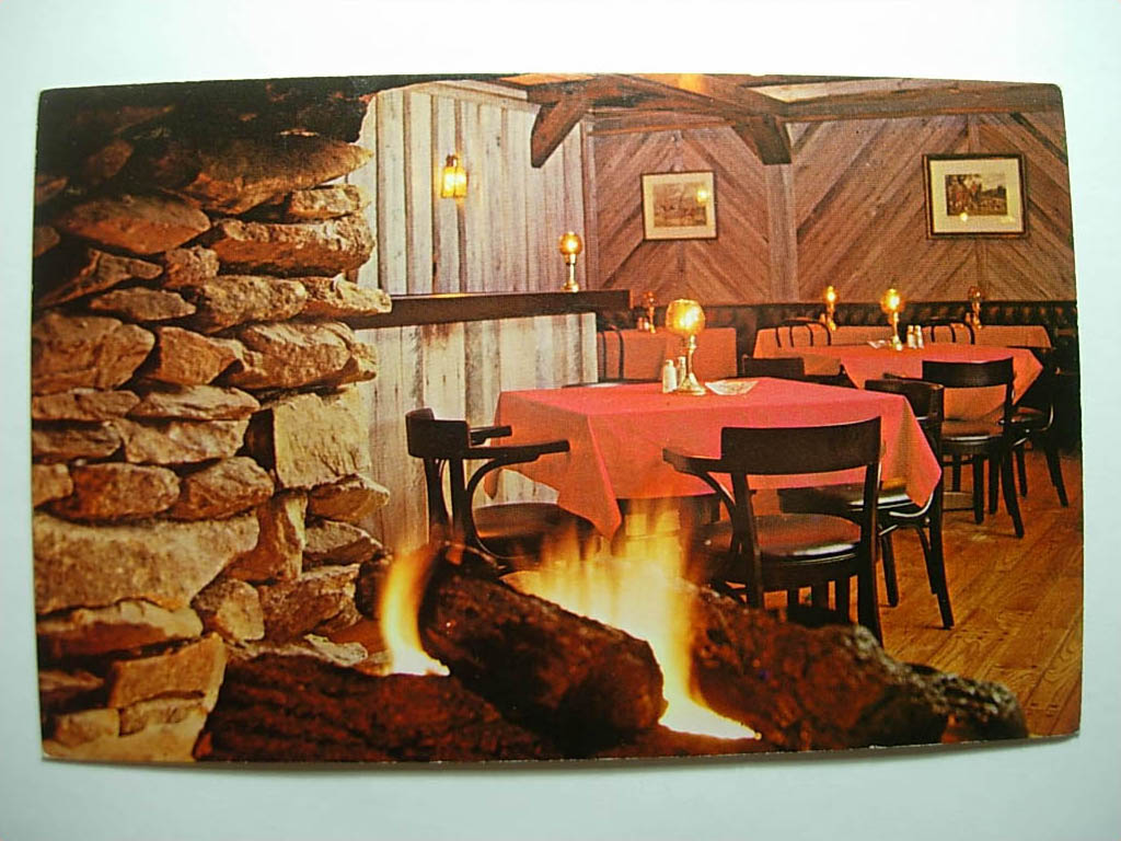 pre-1980 FOX DEN BEEFEATER RESTAURANT Newport News VA Unused Postcard y7740